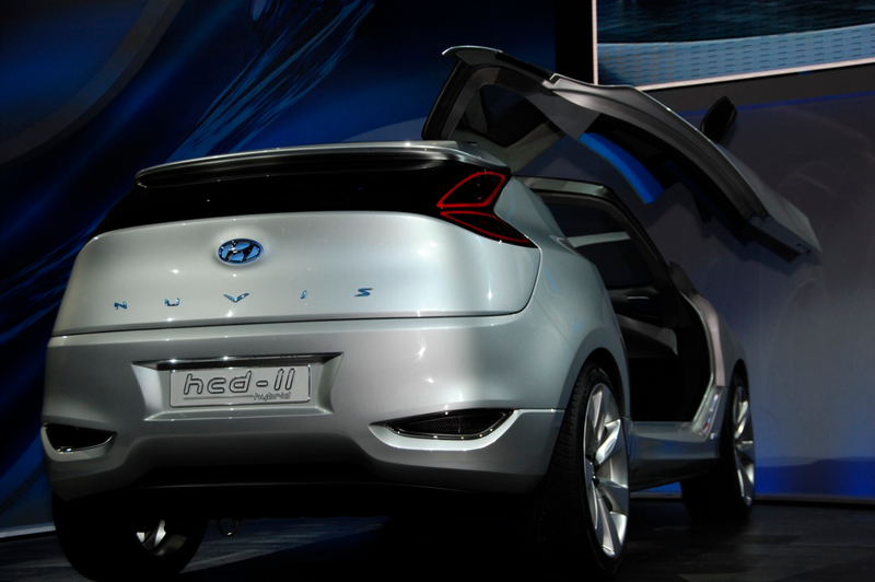 Illustration for article titled Hyundai Nuvis Concept: Hybrid Blue Drive Gives It Wings